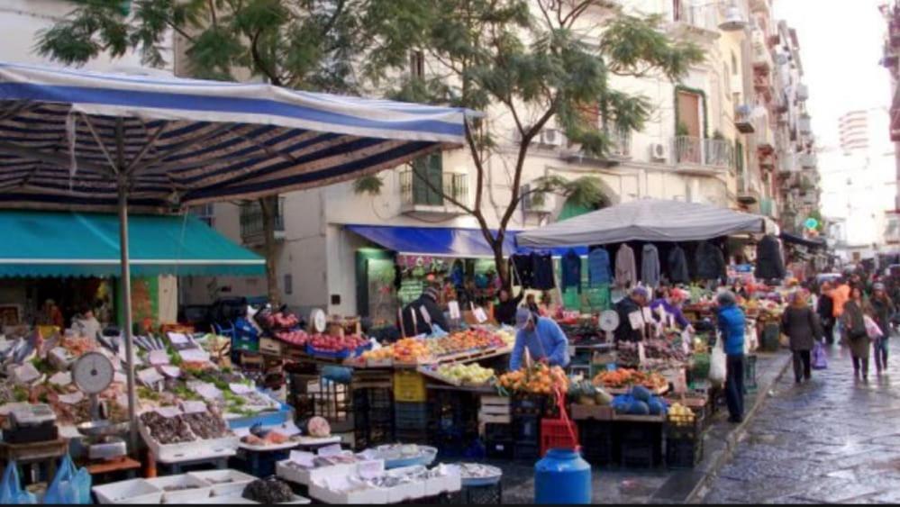 Casetta Soriano - Piazza Dante ナポリ エクステリア 写真